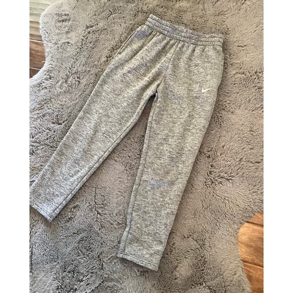 Nike Youth Unisex Therma Fit‎ Fleece Sweatpants Athletic Activewear Gray Large - Picture 1 of 12